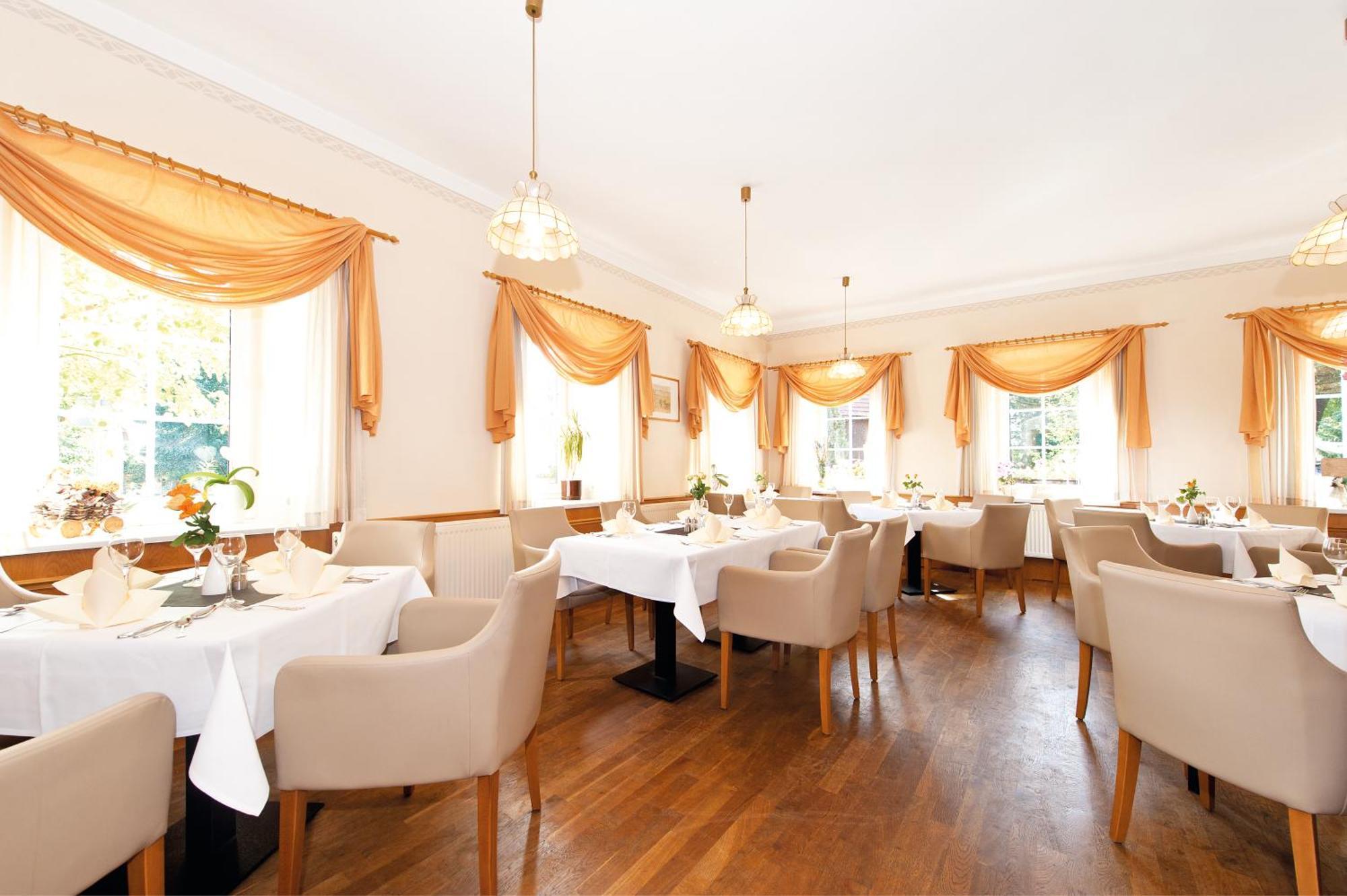 Landhotel Zum Erbgericht ชโตลเพน ภายนอก รูปภาพ