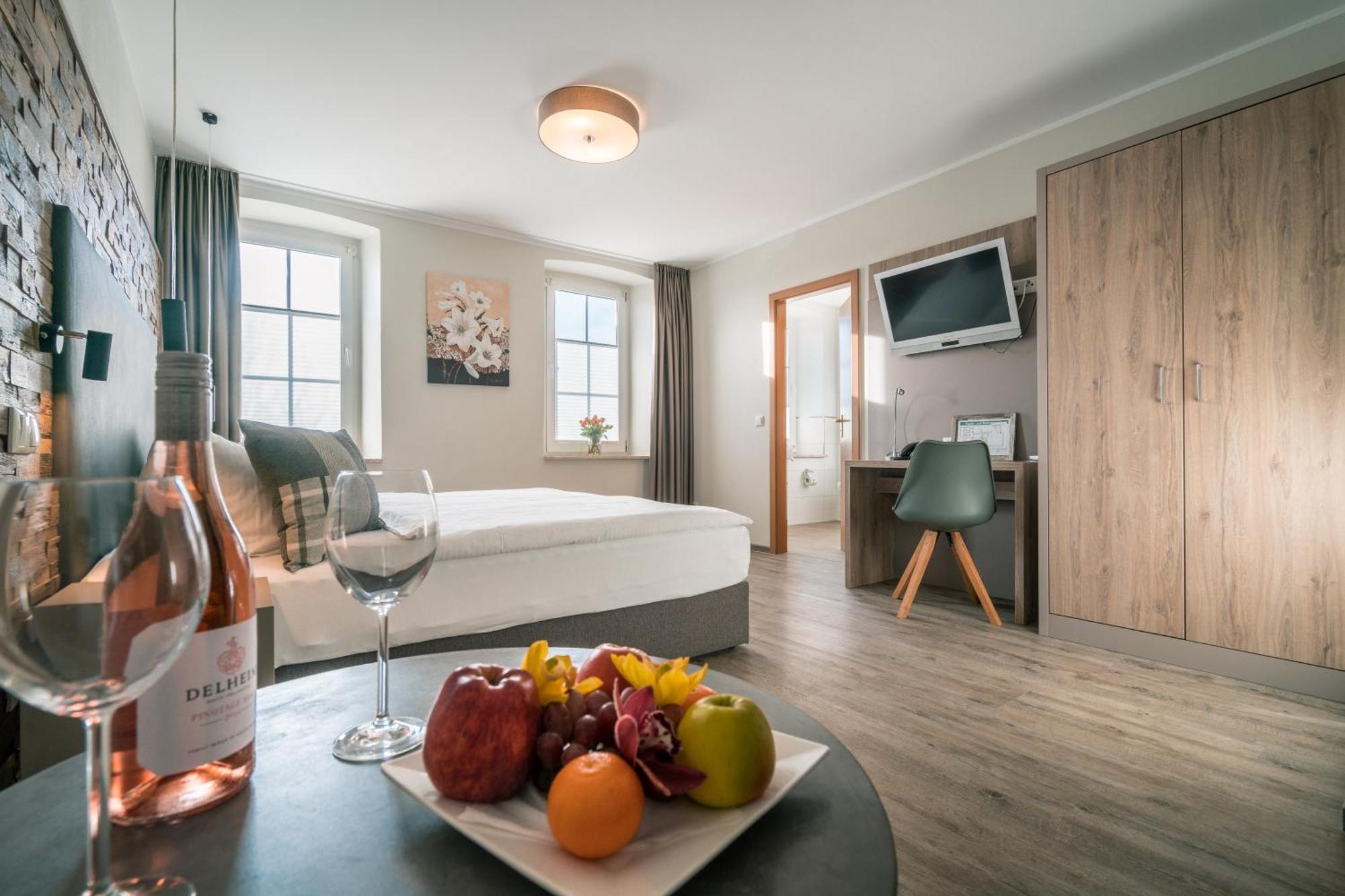 Landhotel Zum Erbgericht ชโตลเพน ภายนอก รูปภาพ