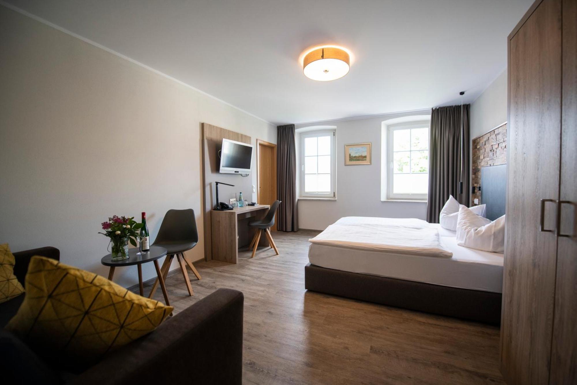Landhotel Zum Erbgericht ชโตลเพน ภายนอก รูปภาพ