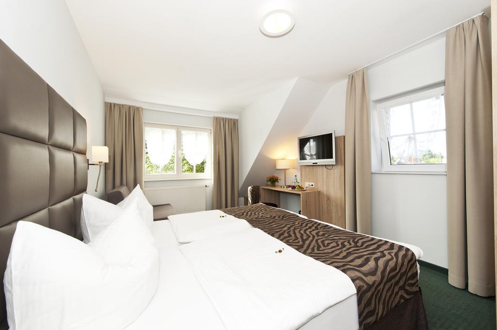 Landhotel Zum Erbgericht ชโตลเพน ภายนอก รูปภาพ